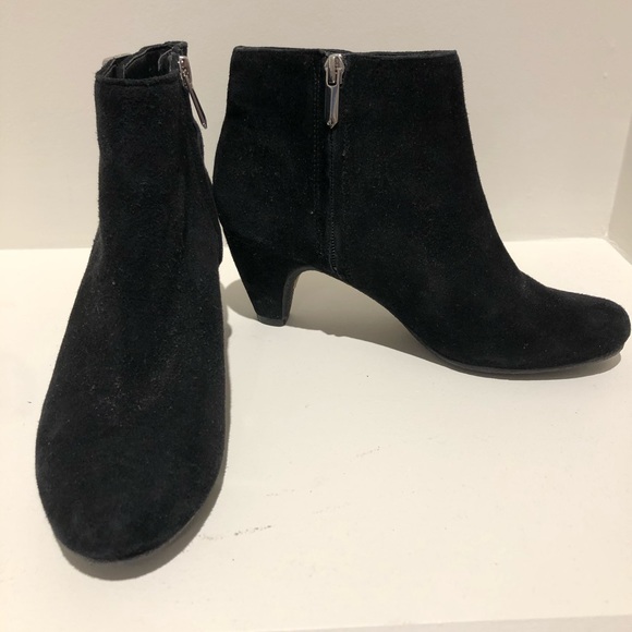 SAM EDELMAN black suede ankle boot w/ buckle - Picture 2 of 3
